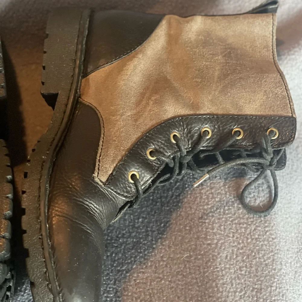 Born boots‎ mens size 9.5 pre-owned condition black/gray